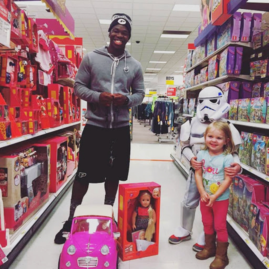 Kind Teens Overheard 3-Yr-Old’s Wishlist at Store Then Returned with ...